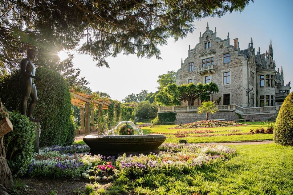 Wenige Kilometer von Thüringens ältestem Kurort Bad Liebenstein entfernt befindet sich das Schloss Altenstein.