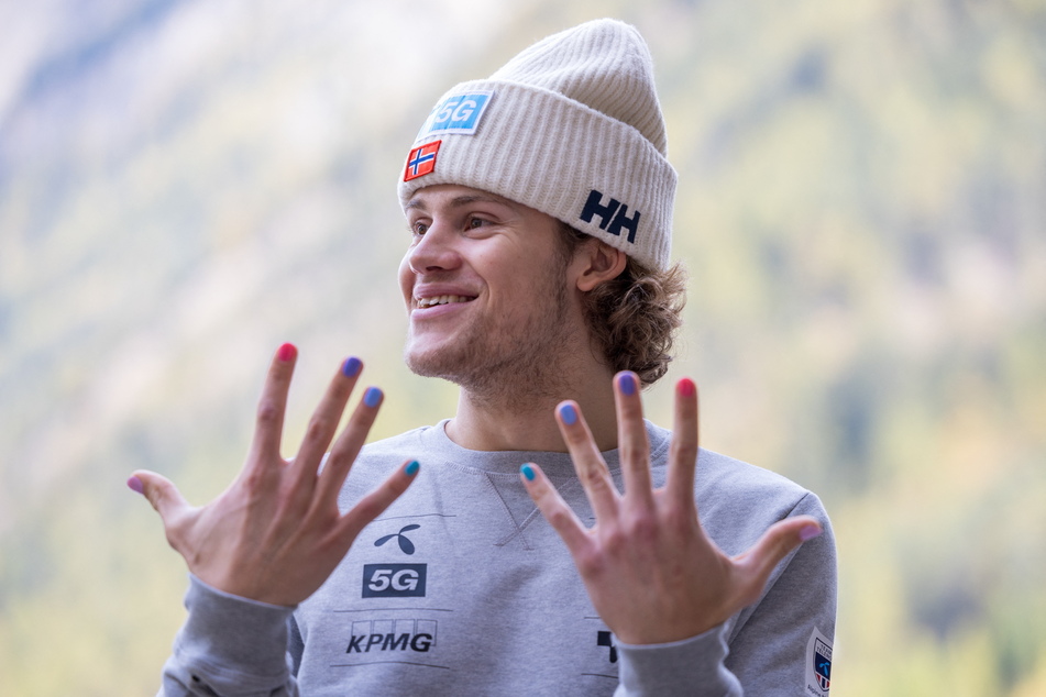 Die lackierten Fingernägel wurden über die Zeit zum Markenzeichen von Ski-Paradiesvogel Lucas Braathen (23). Nun hängt er die Bretter an den Nagel.