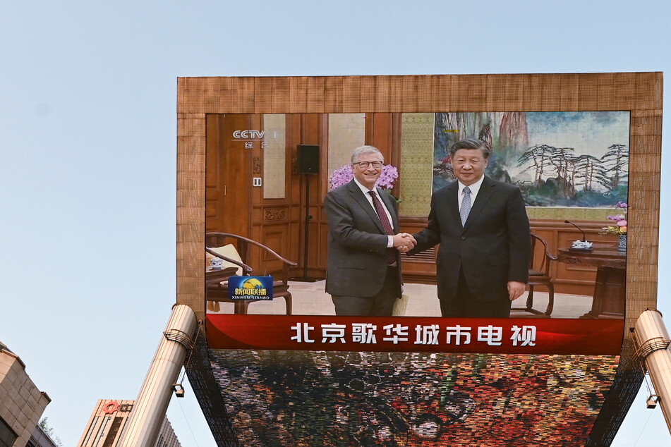 Chinese President Xi Jinping welcomed billionaire Bill Gates to Beijing on Friday.
