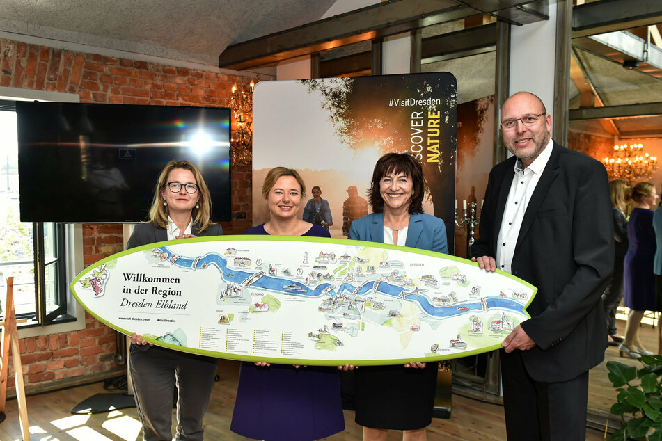Wollen den Tourismus wieder ankurbeln: Kulturbürgermeisterin Annekatrin Klepsch (43, Linke), Marketing-Chefin Corinne Miseer (44), Wackerbarth-Chefin Sonja Schilg (63) und Meißens OB Olaf Raschke (57, v.l.).