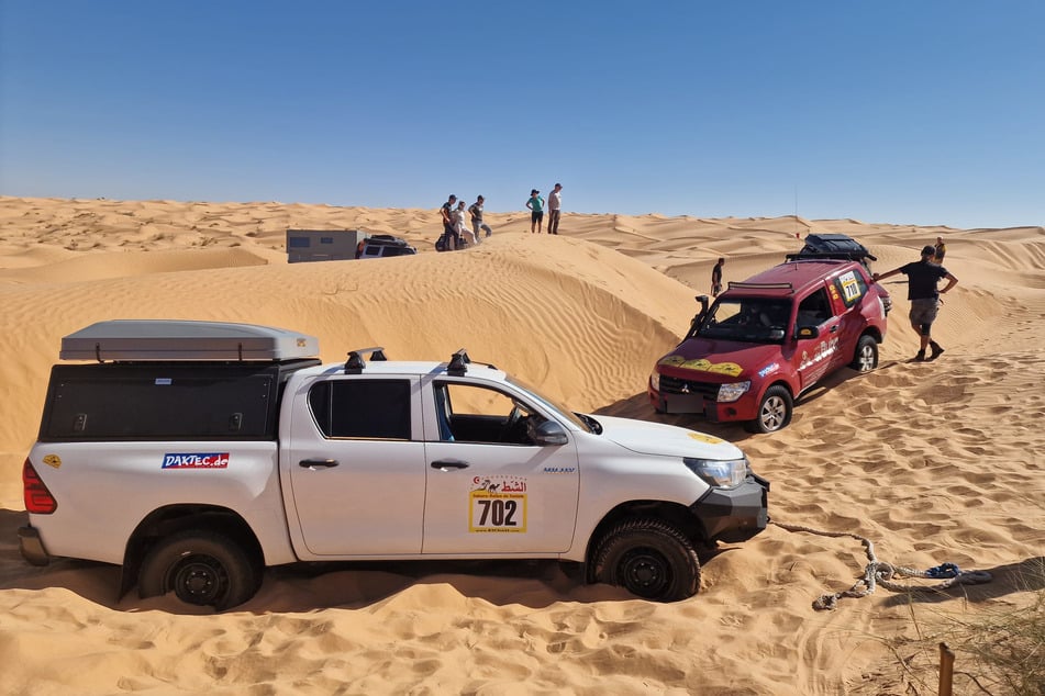Bilder aus guten Tagen: Hier ist der Toyota als Beiwagen bei einer Wüsten-Rallye zu sehen.