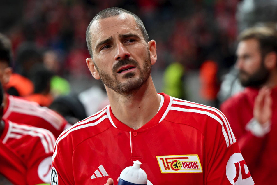 Leonardo Bonucci (37) hat Robin Gosens nach der schmerzhaften Niederlage in Köln aufgebaut.