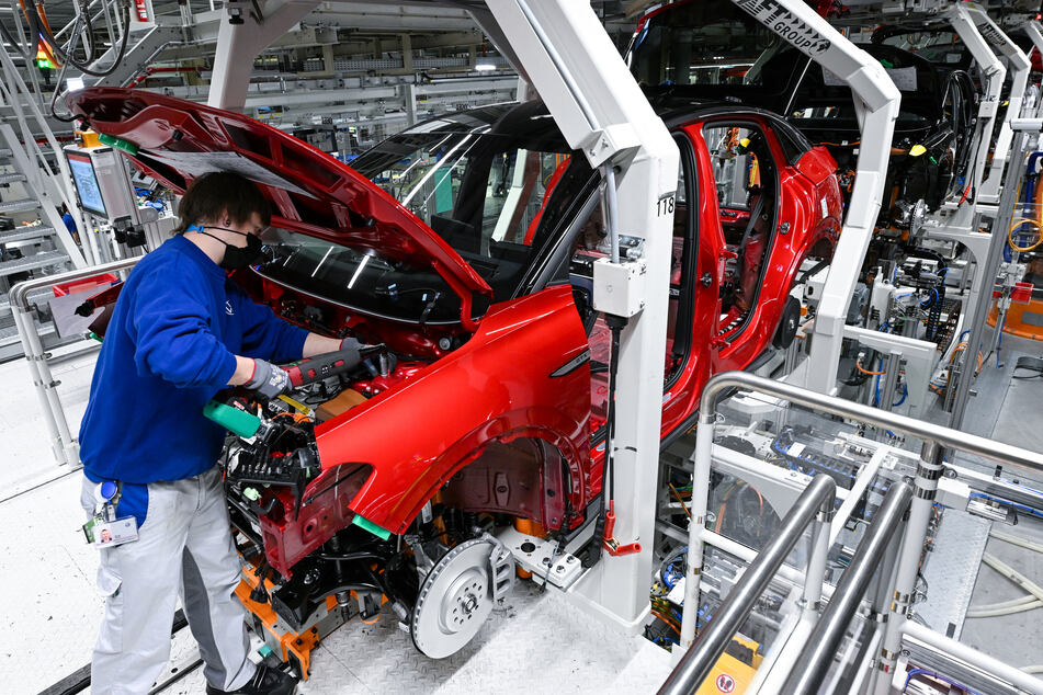 Bei Volkswagen wird wieder im Zwei-Schicht-Betrieb gearbeitet.