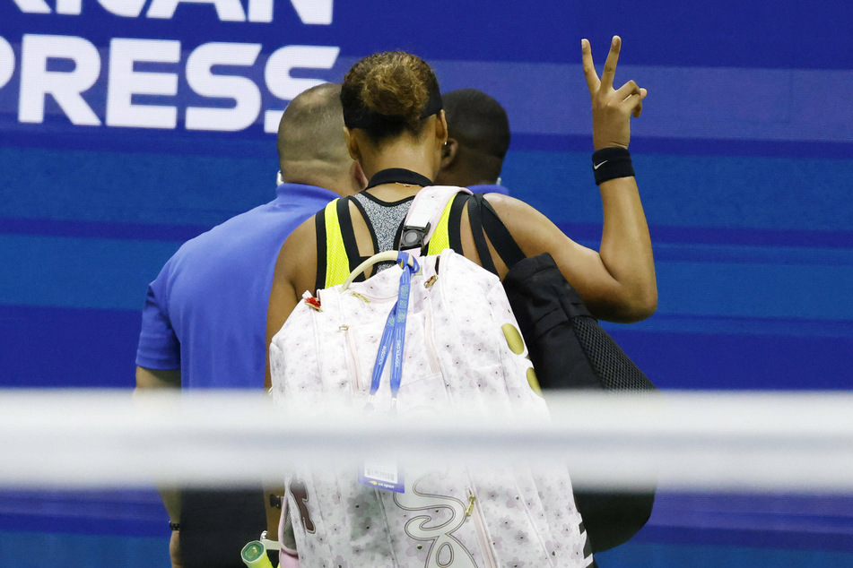 Naomi Osaka gave the peace sign as she walked off of the court after losing to Leylah Fernandez at Arthur Ashe Stadium on Friday.