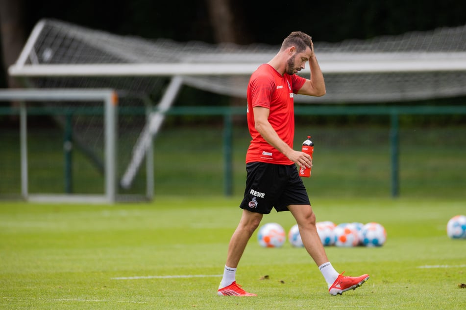 FC-Stürmer Mark Uth (33) hat sich gleich am ersten Tag des Trainingslagers in Spanien schon wieder verletzt.