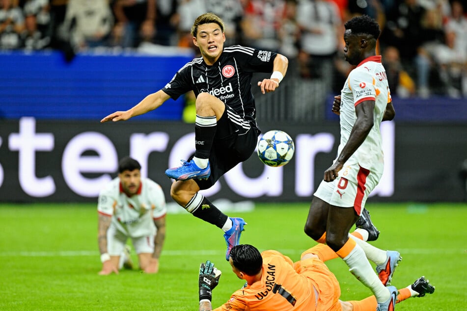 Doan schießt, von Sánchez' prallt der Ball zum 1:1 in die Maschen.