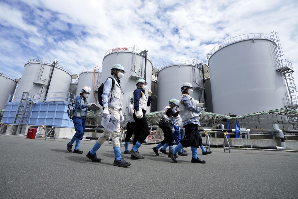 Diese Tanks sind Teil der Anlage zur Ableitung von behandeltem radioaktivem Wasser aus dem Kernkraftwerk Fukushima Daiichi.