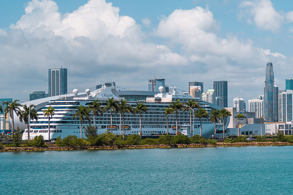 Im Hafen von Miami legen regelmäßig große Kreuzfahrtschiffe an.