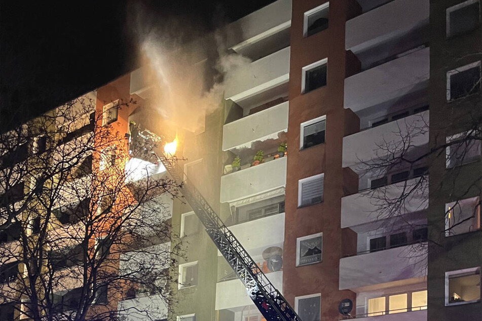 Das Feuer ist in einer Wohnung im sechsten Obergeschoss ausgebrochen.