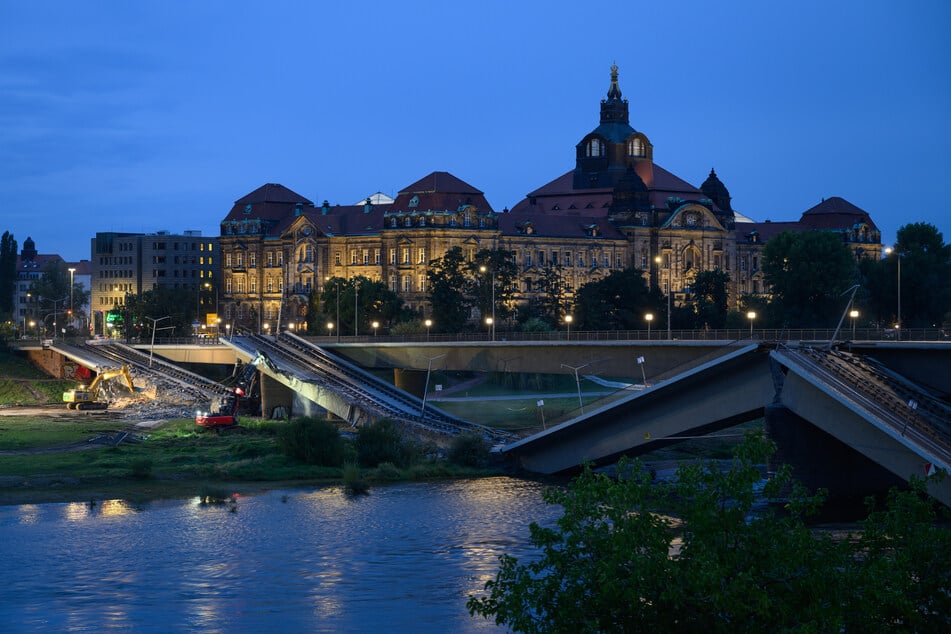 Nach dem Einsturz der Carolabrücke herrscht in Dresden große Sorge vor Hochwasser.