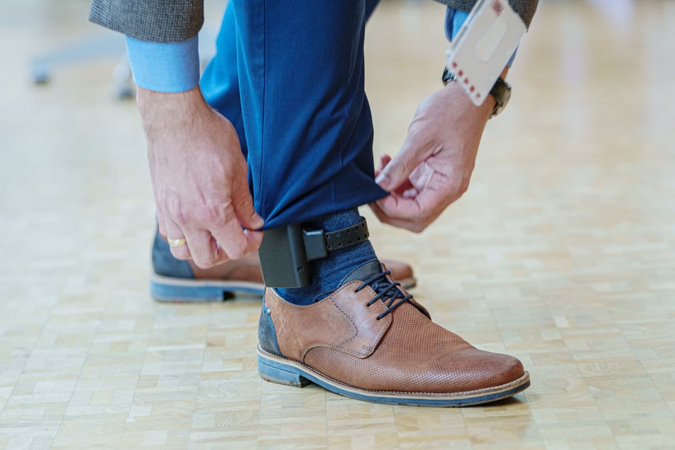 In dem Entwurf heißt es, dass eine elektronische Fußfessel zum Einsatz kommen kann, wenn nur der Verdacht besteht, dass eine Person eine Straftat begehen könnte. (Symbolfoto)