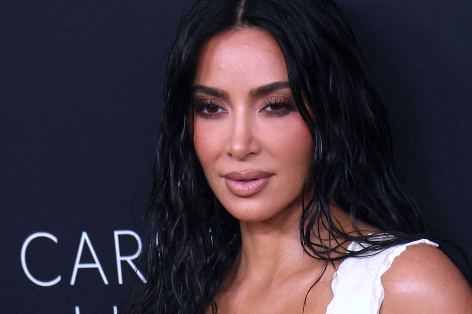 Despite suffering a broken foot, Kim Kardashian still managed to step out – or rather, scoot out – in style for her latest SKIMs event.