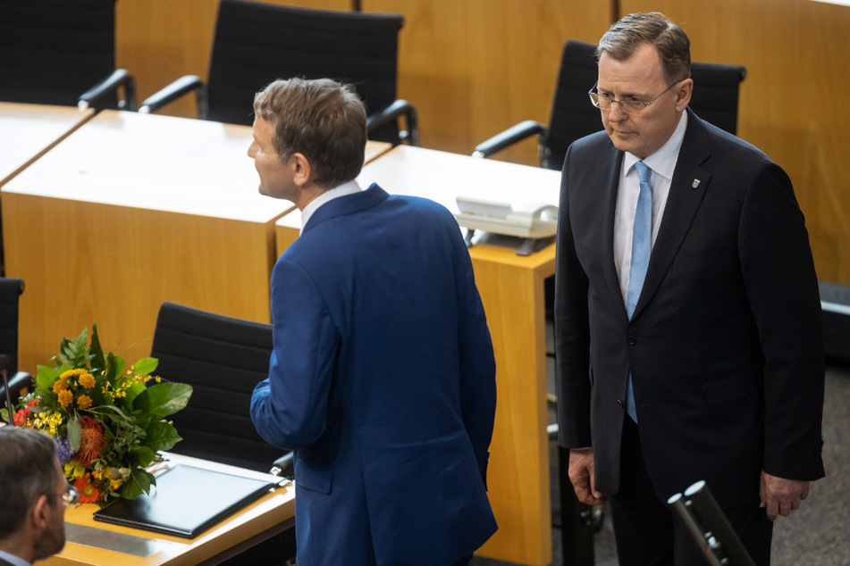 Nach seiner Wahl zum Ministerpräsidenten verweigerte Bodo Ramelow (64, Linke, r.) dem AfD-Fraktionsvorsitzenden Björn Höcke (48, l.) den Handschlag.