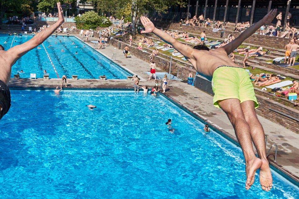 Hamburg: Sommer-Start auf Eis: Hamburger Freibäder lassen Schwimmer zappeln