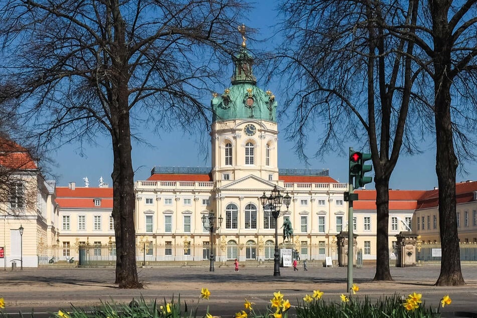 Mit der Sanierung von Dächern, Fassaden und technischen Anlagen wird die Instandsetzung von Schloss Charlottenburg fortgeführt.