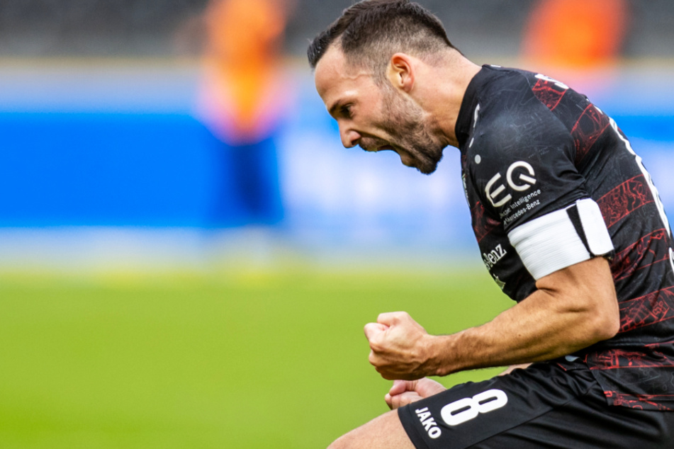 VfB-Kapitän Gonzalo Castro (33) schreit sich die Seele aus dem Leib.