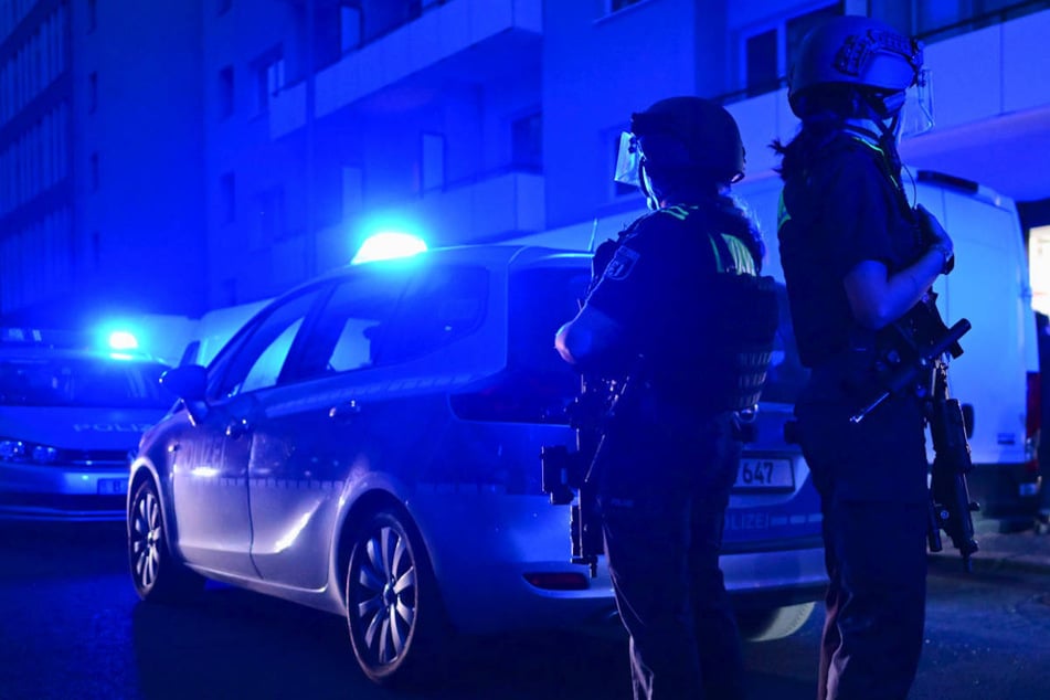 Der Beschuldigte wurde in der Tatnacht vor der Wohnung auf dem Hultschiner Damm festgenommen. (Symbolfoto)