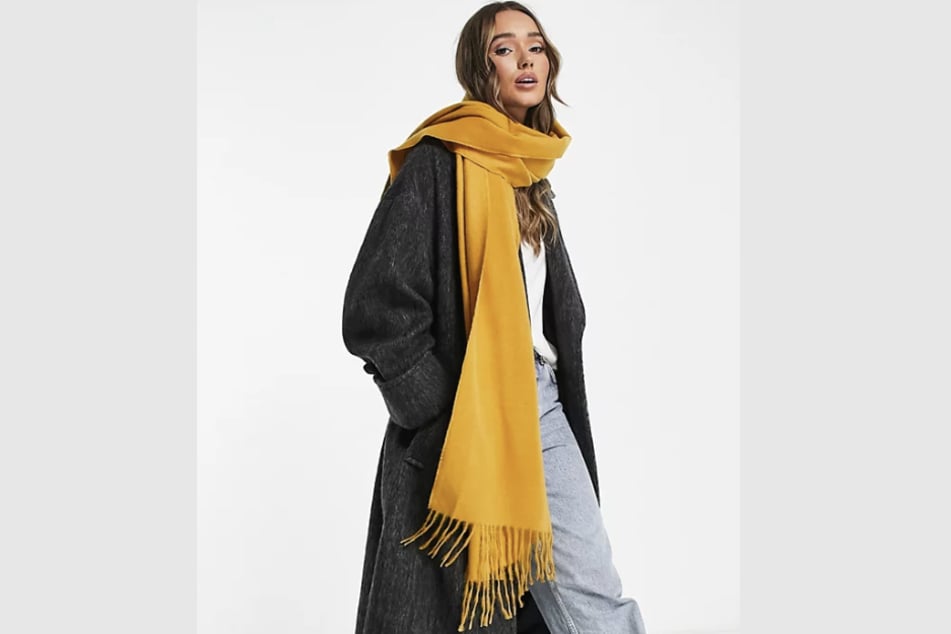 Diesen kuscheligen Schal für Damen gibt es im Onlineshop von ASOS.
