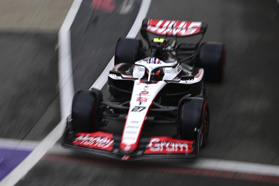 Einen echtes Formel-1-Auto, wie der Haas, durfte Brad Pitt aber nicht fahren.