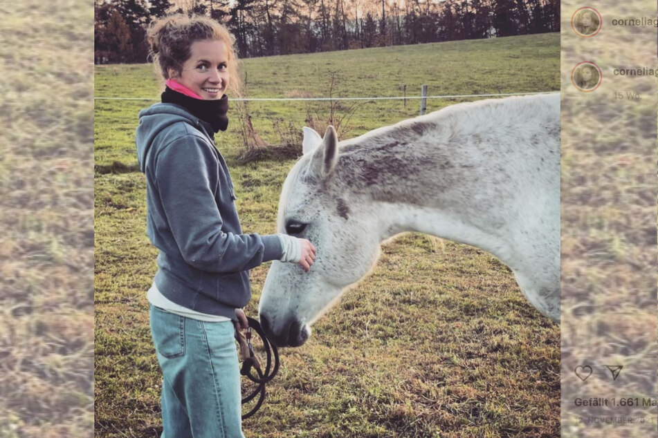 Für Schauspielerin Cornelia Gröschel (34) liegt das Glück der Erde auf dem Rücken der Pferde.