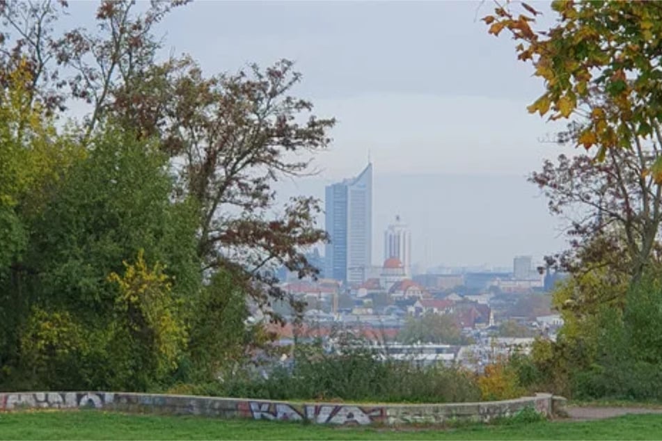 Der Fockeberg bietet einen schönen Ausblick auf die Messestadt.