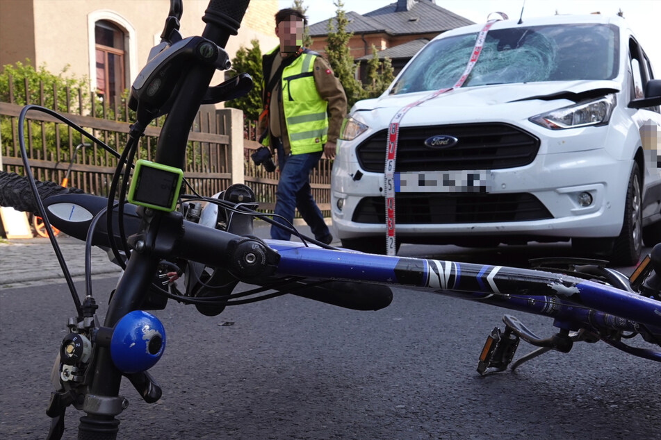Unfall in Coswig: 10-jähriger Radfahrer von Ford erfasst und schwer verletzt