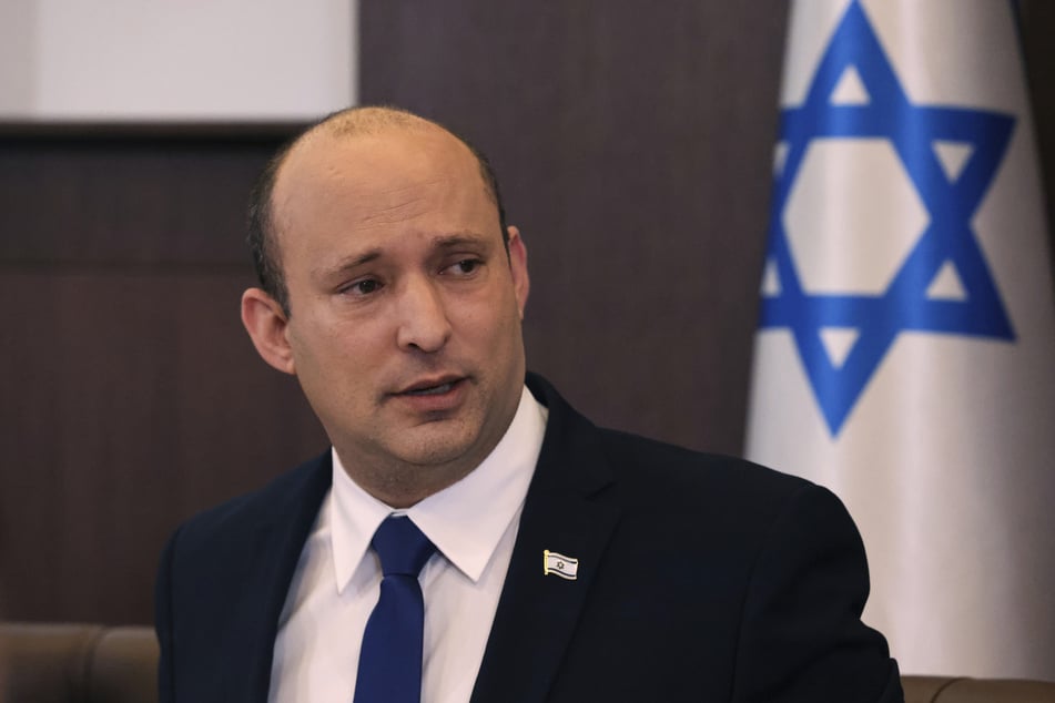 Israels Ministerpräsident Naftali Bennett bei einer Kabinettssitzung 2021 (Foto: Emmanuel Dunand/POOL AFP/dpa).