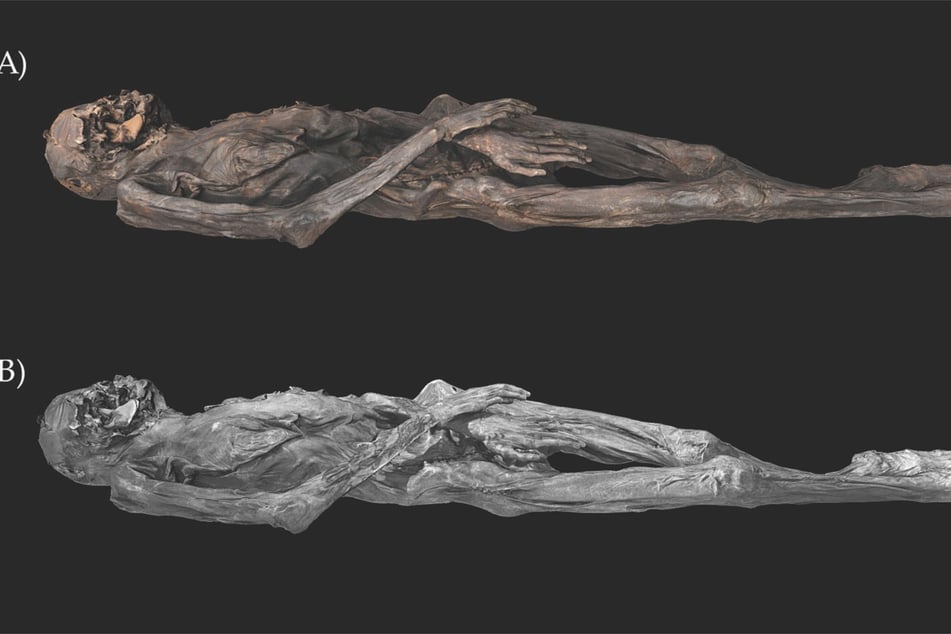 Fotogrammetrisch, das heißt per Bildmessung erstelltes 3D-Modell der weiblichen Mumie aus dem Pazyryk-Grab: A) Texturen aus Fotos im sichtbaren Spektrum, B) Texturen aus Nahinfrarot-Fotografien.