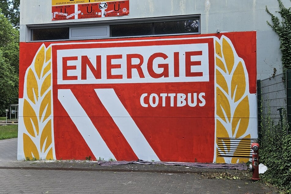 Unter anderem wurde die Seiten der Osttribüne neu gestaltet.