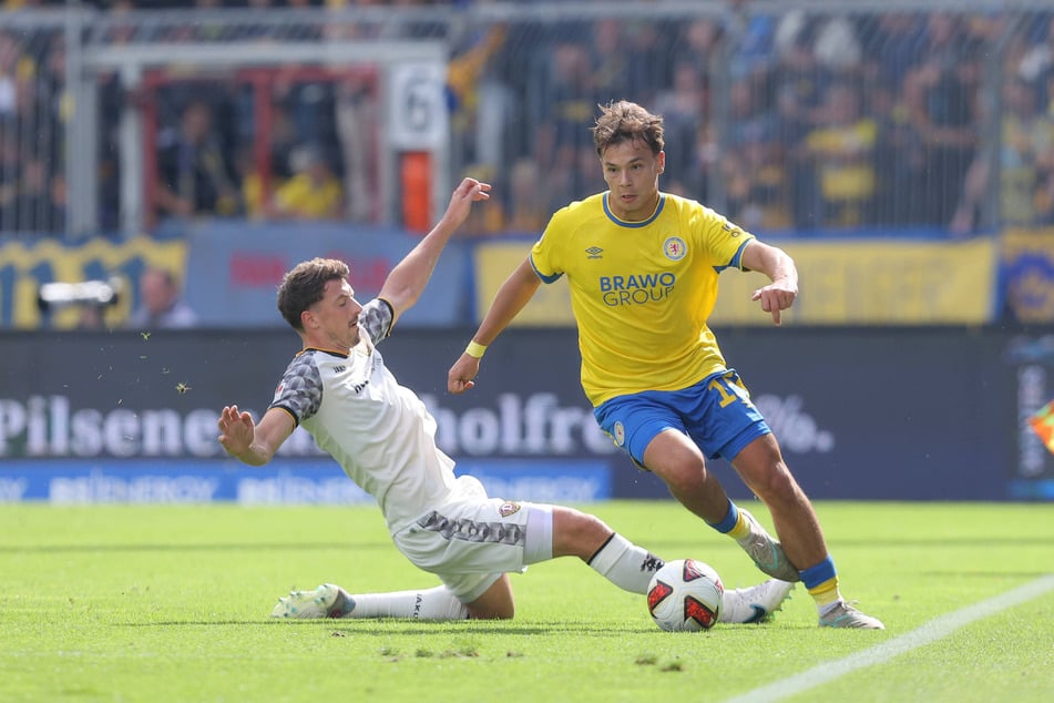Defensiv bekommen Nicolai Rapp (29, l.) und seine Kollegen noch nicht alles auf die Kette.