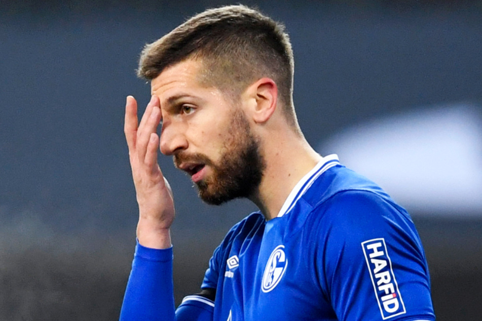 Leere Gesichter bei Matija Nastasic und dem FC Schalke 04. Auch bei Borussia Mönchengladbach verloren die Knappen.