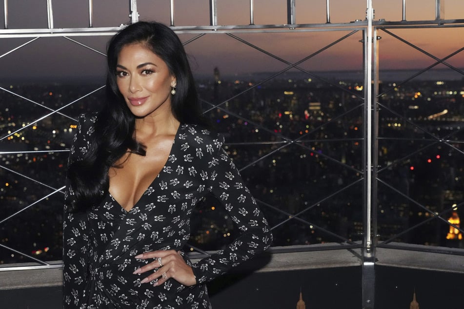 Nicole Scherzinger (43) hat sich von ihrem Markenzeichen getrennt: Ab sofort trägt sie blonde Haare!