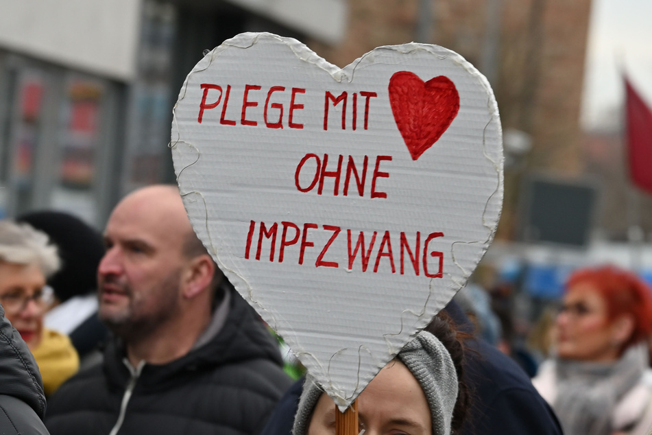 In Chemnitz fand am Samstagnachmittag eine Demo gegen die bevorstehende Impfpflicht statt.