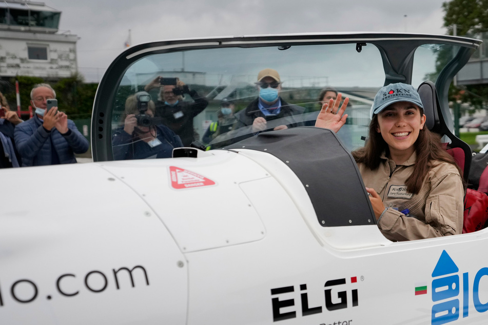 Allein um die Welt: Junge Pilotin kämpft kurz vor Ziel gegen schlechte Sicht