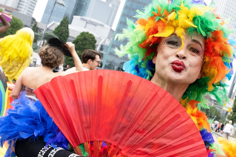 Frankfurt: Große CSD-Demo in Frankfurt: Diese Straßen werden heute gesperrt!