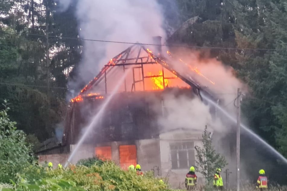 Das Haus brannte am vergangenen Samstag lichterloh.