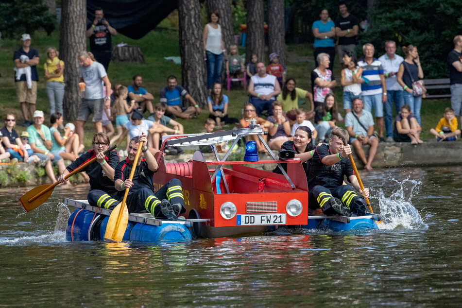 Im Waldbad Weixdorf steigt am Samstag wieder das Badewannenrennen.