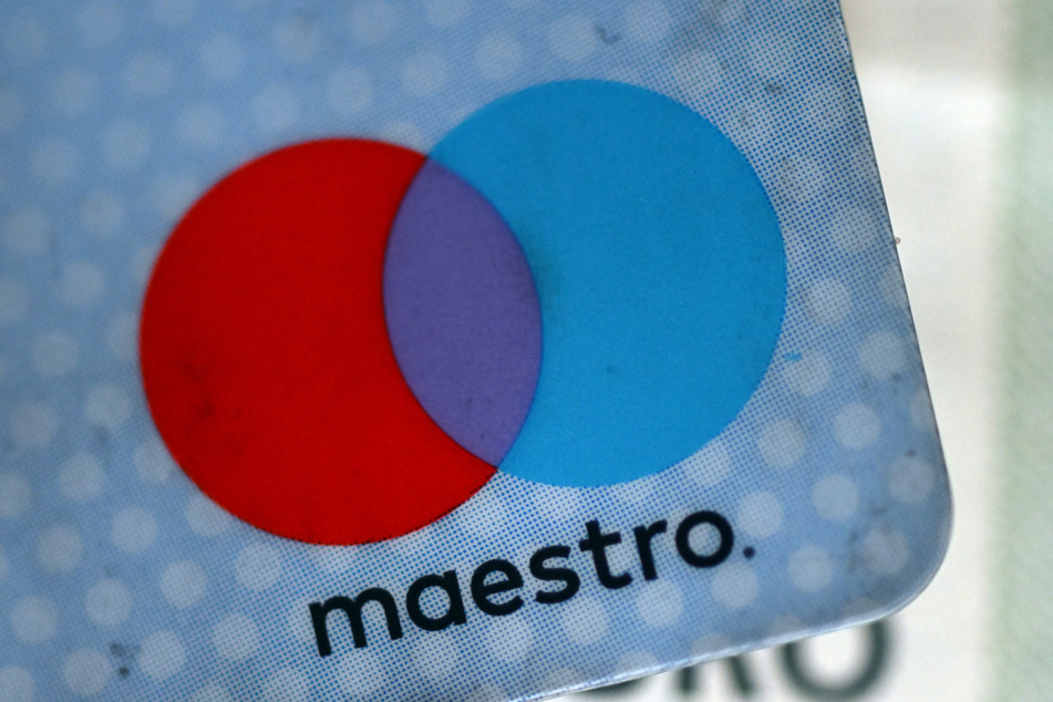 Dieses rot-blaue Logo zeigt Euch, dass ihr eine Maestro-Karte habt - und diese bald ersetzt bekommt.