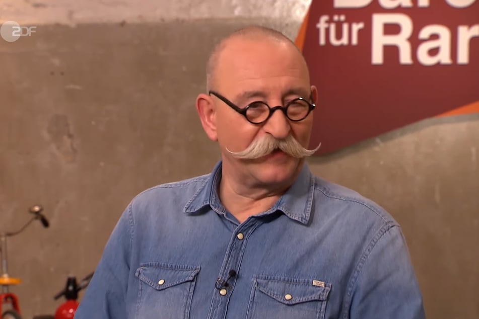 Moderator Horst Lichter (63) zeigt sich peinlich berührt, denn er erkennt den Gegenstand nicht.