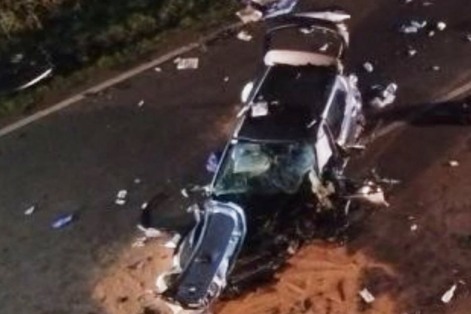 Tödlicher Frontalcrash in Niedersachsen: Für einen Senior kommt jede Hilfe zu spät