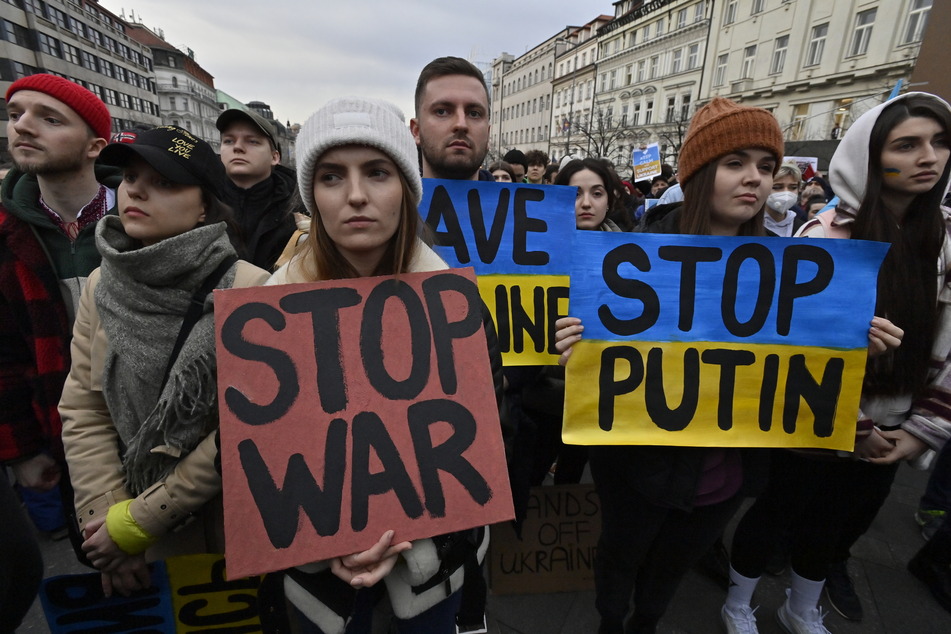 "Stop War, Stop Putin": Auf der ganzen Welt demonstrieren Tausende für Frieden in der Ukraine