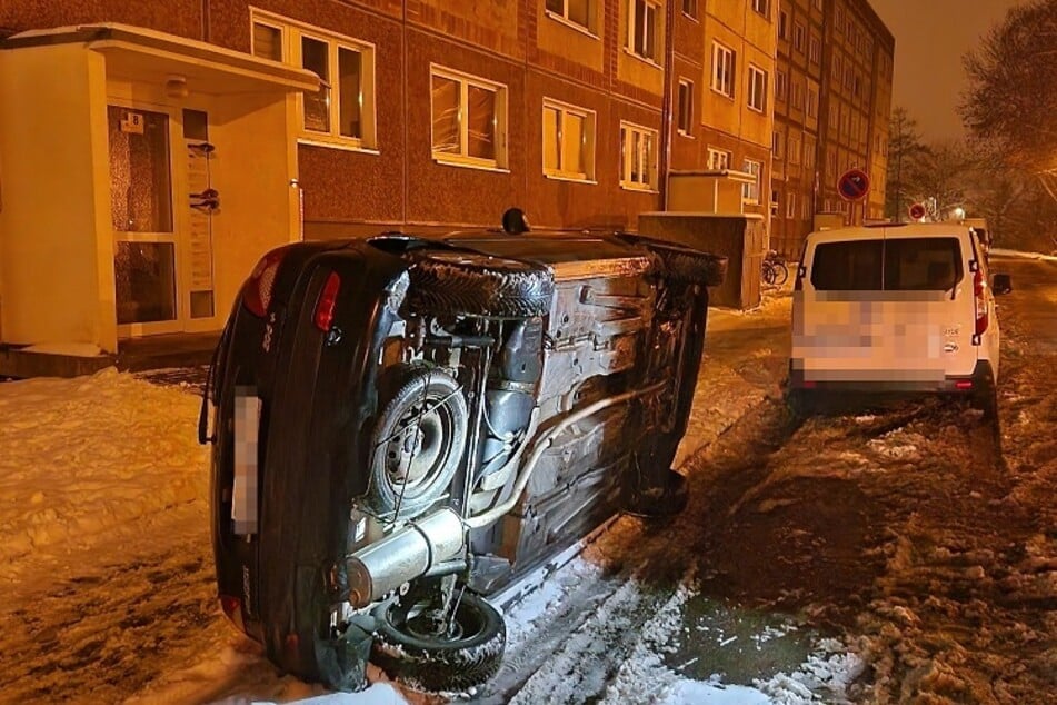 Insgesamt vier Autos wurden durch die Randalierer beschädigt.