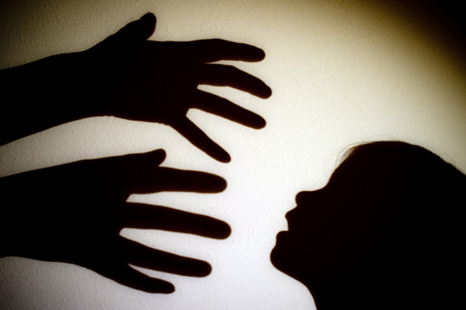Frauen sind auch Täterinnen bei sexuellem Missbrauch. (Symbolbild)