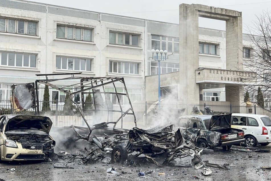 Das russische Verteidigungsministerium teilte mit, dass angeblich acht Raketen im Anflug abgeschossen worden seien. Trotzdem trafen einige ukrainische Granaten ihr Ziel.