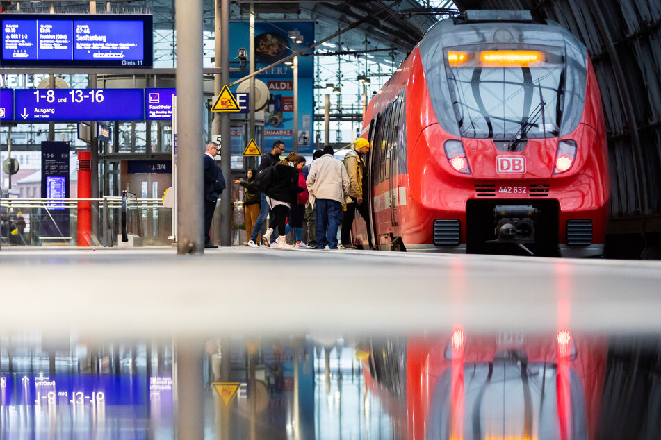 Warnstreik bremst Bahn-Reisende in NRW aus: 25 Linien völlig lahmgelegt