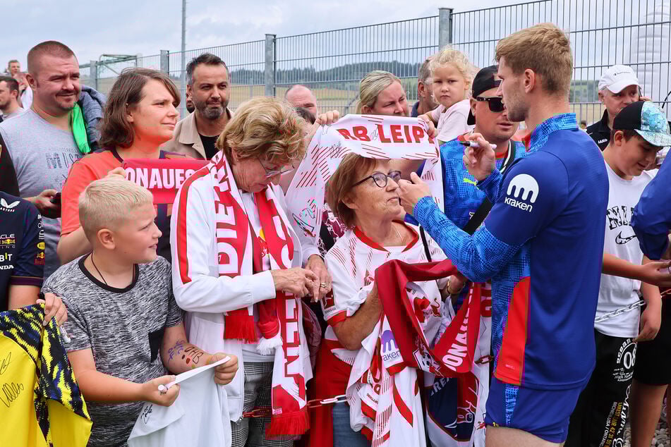 Aktuell spricht sehr viel dafür, dass Werner noch ein ganzes Jahr lang Autogramme an RB-Fans geben kann.