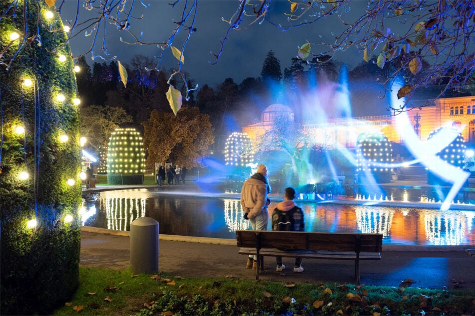 Wenn es dunkel wird, verwandelt sich die Wilhelma in ein glitzerndes Lichtermeer. (Archivfoto)