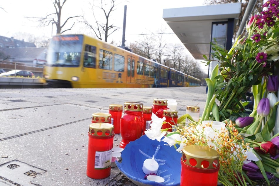 An der Haltestelle "Max-Eyth-See" wurden Blumen niedergelegt.