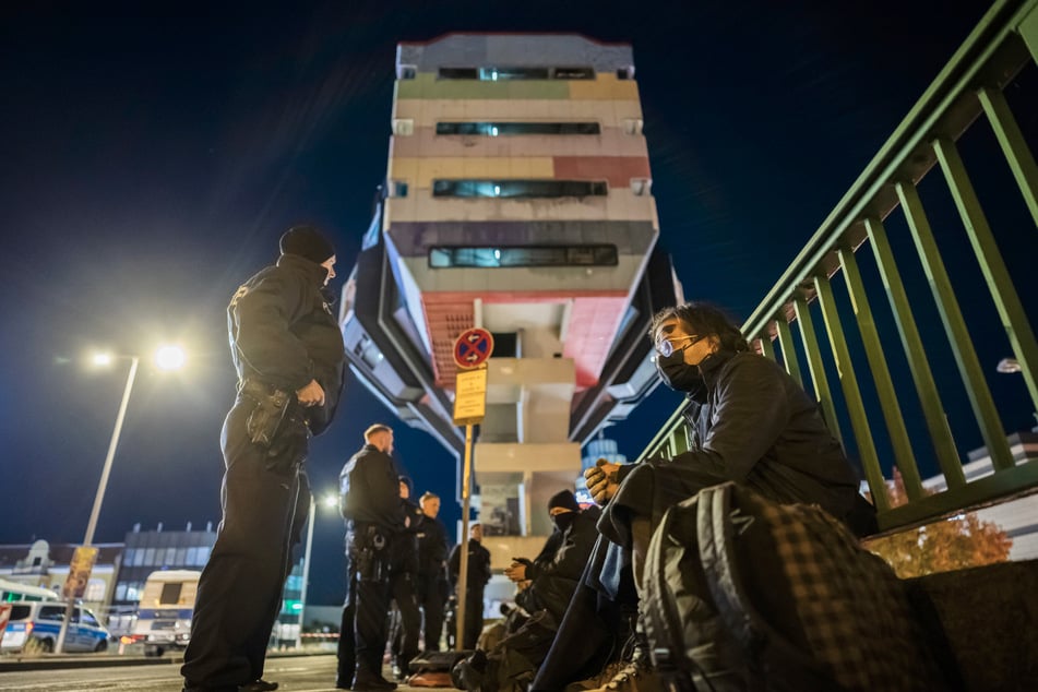 Die Polizei löste die Besetzung des "Bierpinsels" auf und räumte das Areal.