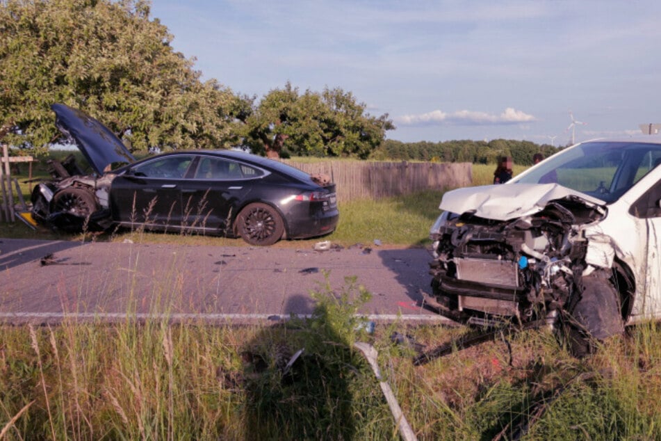 Vorfahrtsfehler führt zu Frontalcrash in Mittelsachsen